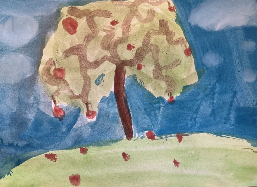 Tecknat träd med röda äpplen på en grön kulle med blå himmel som bakgrund några äppen på marken.